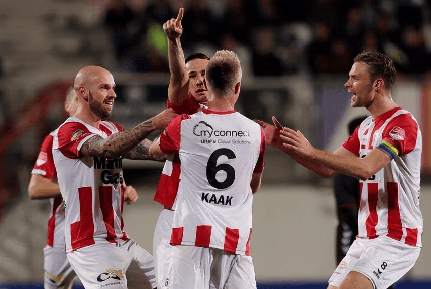 她在社交媒 她在社交媒