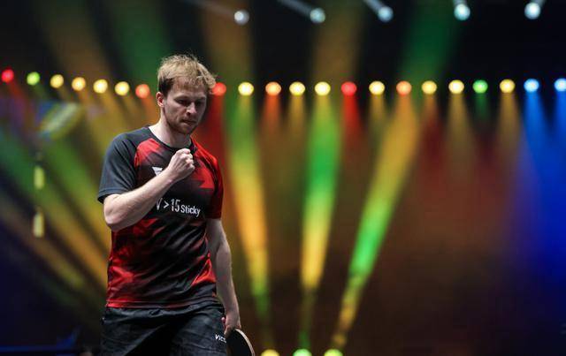 毫无悬念地 毫无悬念地