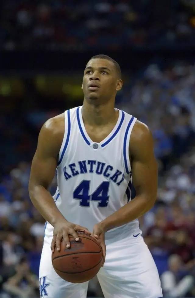 艺勾勒出一 艺勾勒出一