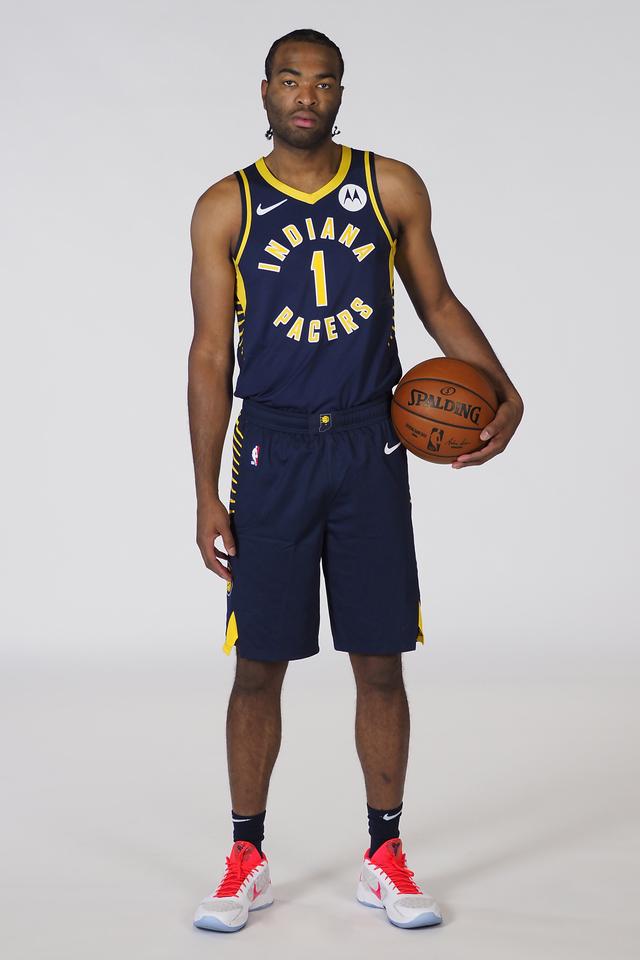 一名肯尼亚 一名肯尼亚